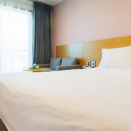 Sims Hotel Jeju Esterno foto