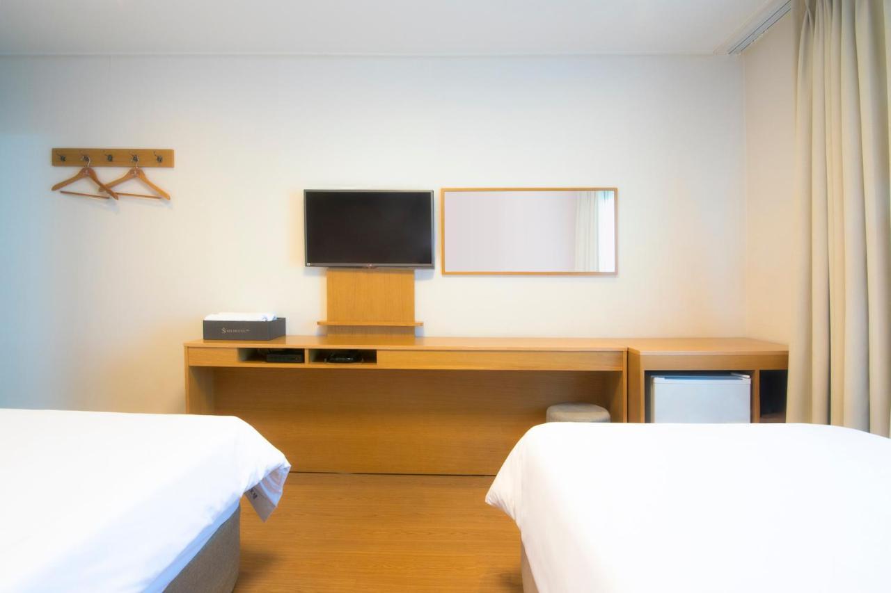 Sims Hotel Jeju Esterno foto