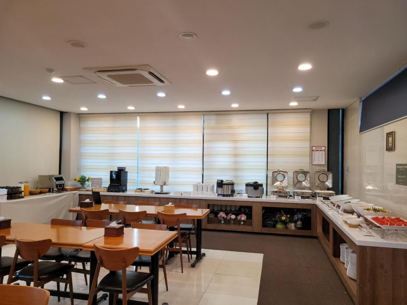 Sims Hotel Jeju Esterno foto