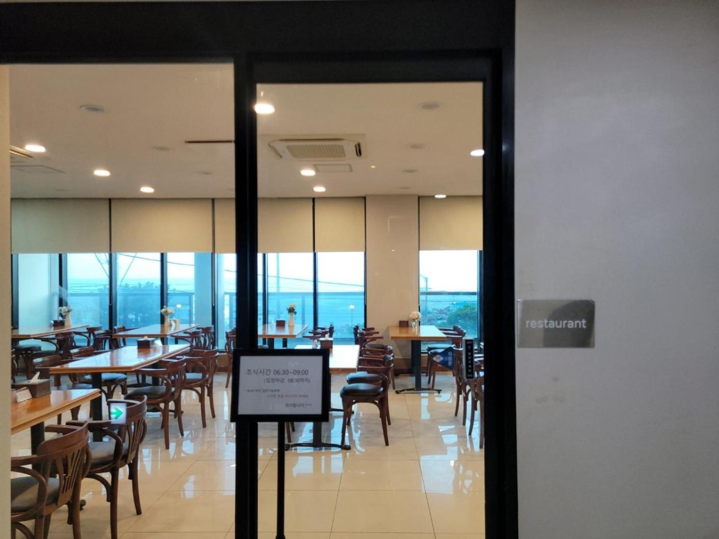 Sims Hotel Jeju Esterno foto