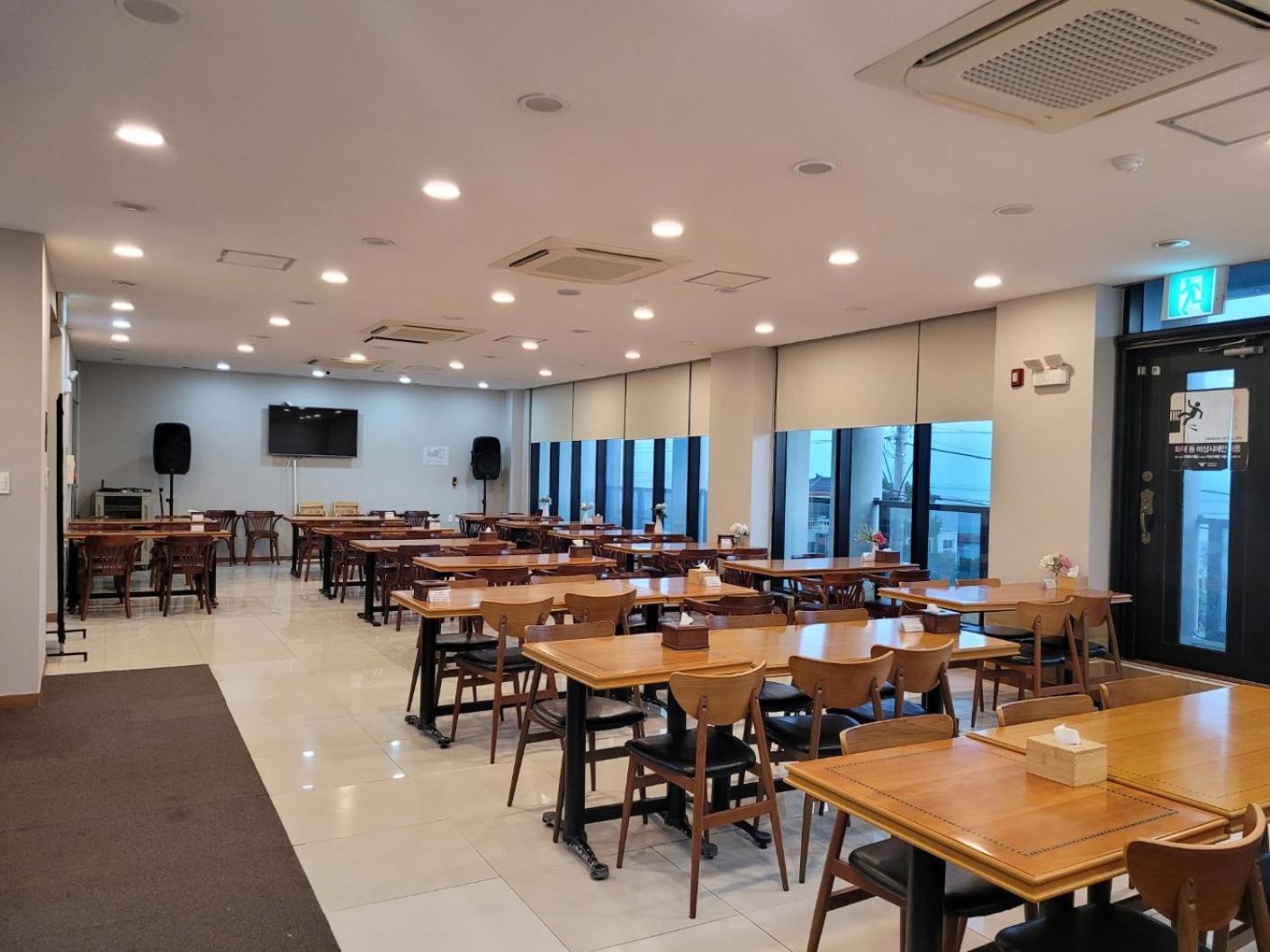 Sims Hotel Jeju Esterno foto